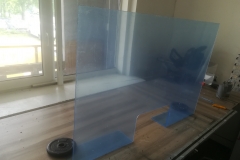 osłona z plexi na biurko