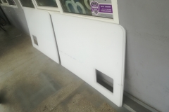 osłony z plexi bezbarwnej o gr. 5mm.