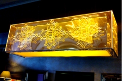 lampa z plexi z grwerką