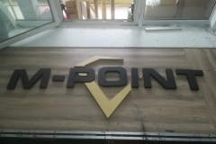 logo ze styroduru malowanego
