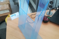kieszeń stojąca z plexi na ulotki