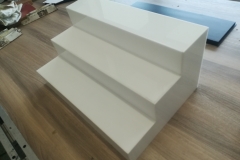 stojak z plexi mlecznej